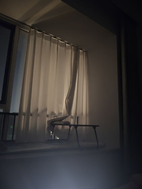 楼下的圣诞树有点灯光污染了😇